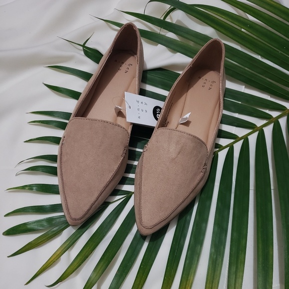 Last pair!! NWT Women's Pointy Toe Loafers- Tan - Picture 2 of 4